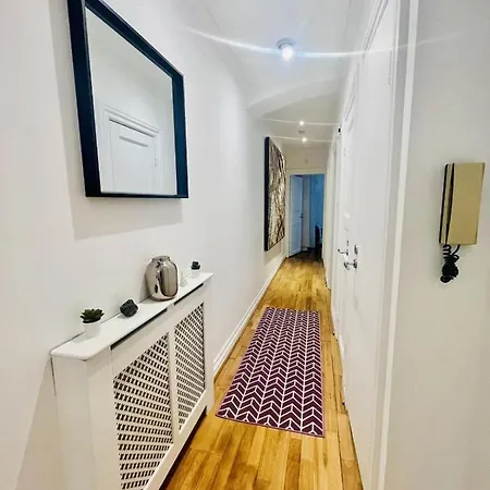 2 Bedroom Flat In Diplomatic Enclave In Kensington London Exterior photo