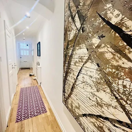 2 Bedroom Flat In Diplomatic Enclave In Kensington London Exterior photo