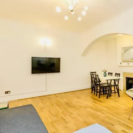 2 Bedroom Flat In Diplomatic Enclave In Kensington London Exterior photo