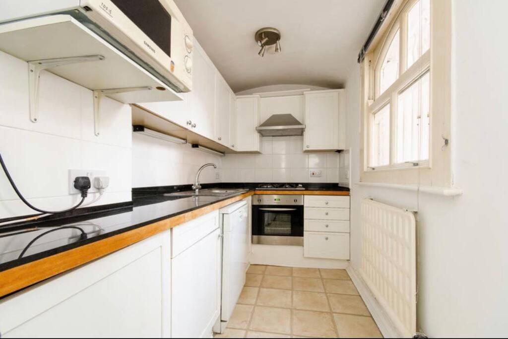 2 Bedroom Flat In Diplomatic Enclave In Kensington Appartement Londres