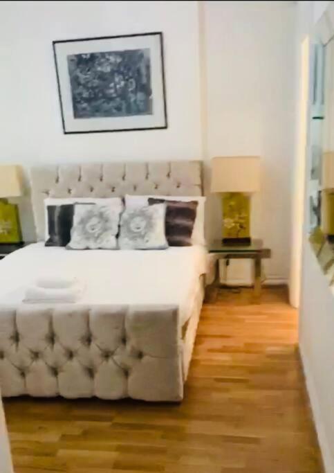2 Bedroom Flat In Diplomatic Enclave In Kensington Apartment *