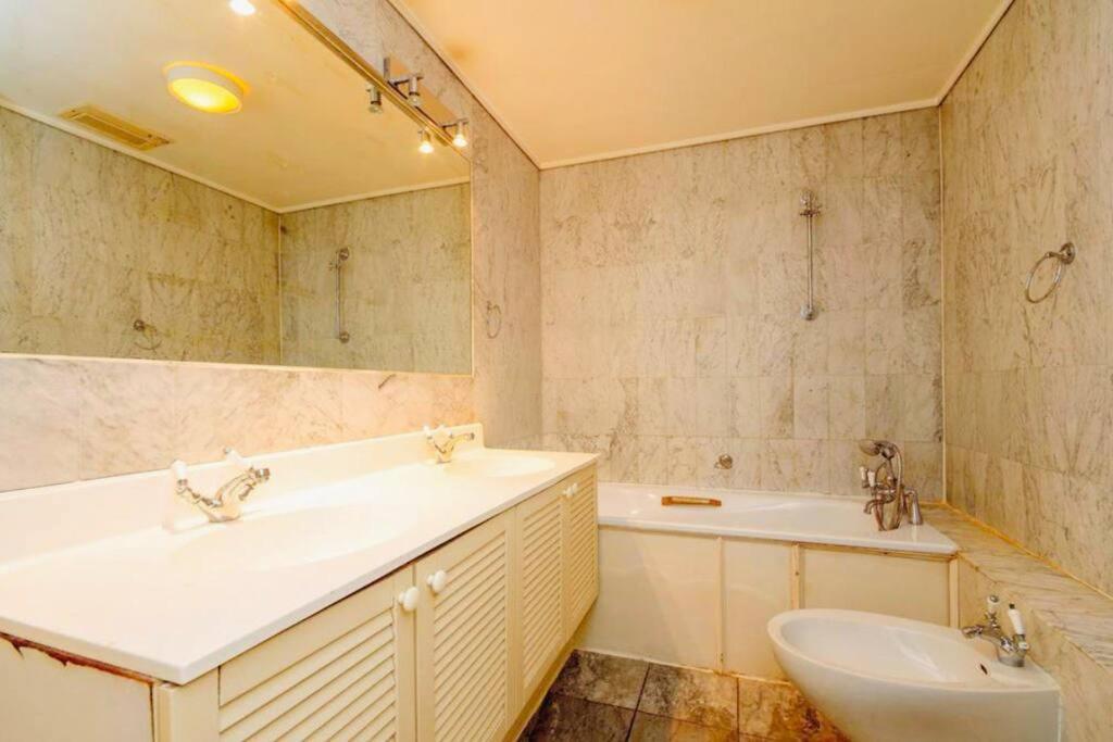 Apartment 2 Bedroom Flat In Diplomatic Enclave In Kensington