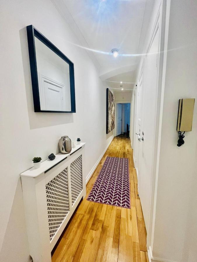 2 Bedroom Flat In Diplomatic Enclave In Kensington *