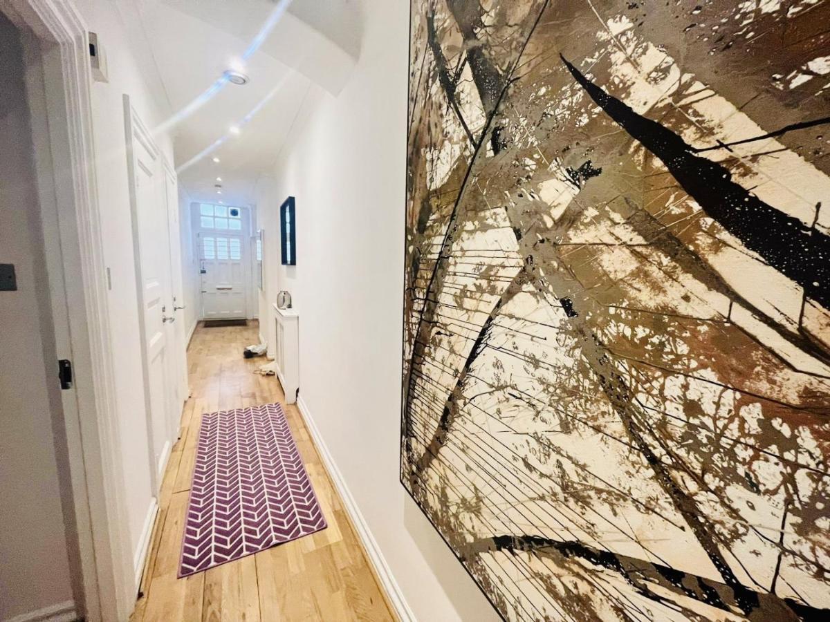 2 Bedroom Flat In Diplomatic Enclave In Kensington * London